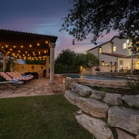 Luxurious Watershaus Ranch - Pool And Hot Tub, Fireplaces, Stunning Views!